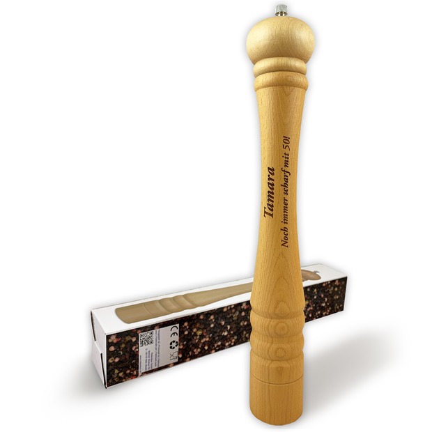 Unikatolo Pfeffermühle XL aus Holz mit Name personalisiert