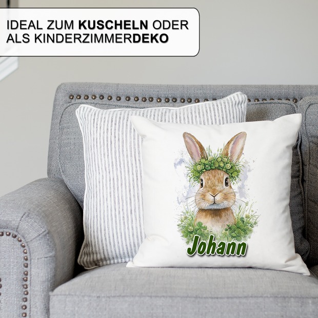 Personalisiertes Kissen mit Hase im Klee und Name bedruckt