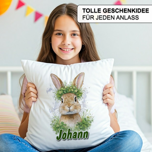 Personalisiertes Kissen mit Hase im Klee und Name bedruckt